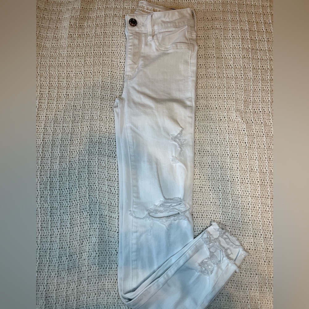 American Eagle Women White Distressed Jeans